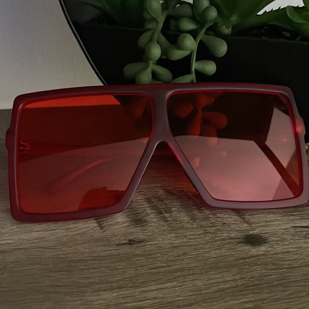 ❤️‍🔥Red❤️‍🔥 Shades - Picture 2 of 4